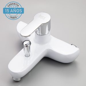 Grifo Para Bañera Y Ducha Blanco Monomando INEX Europa Metálico Acabado Cromado Y Blanco Incluye Flexo De 1.5 M Y Alcachofa De Tres Funciones